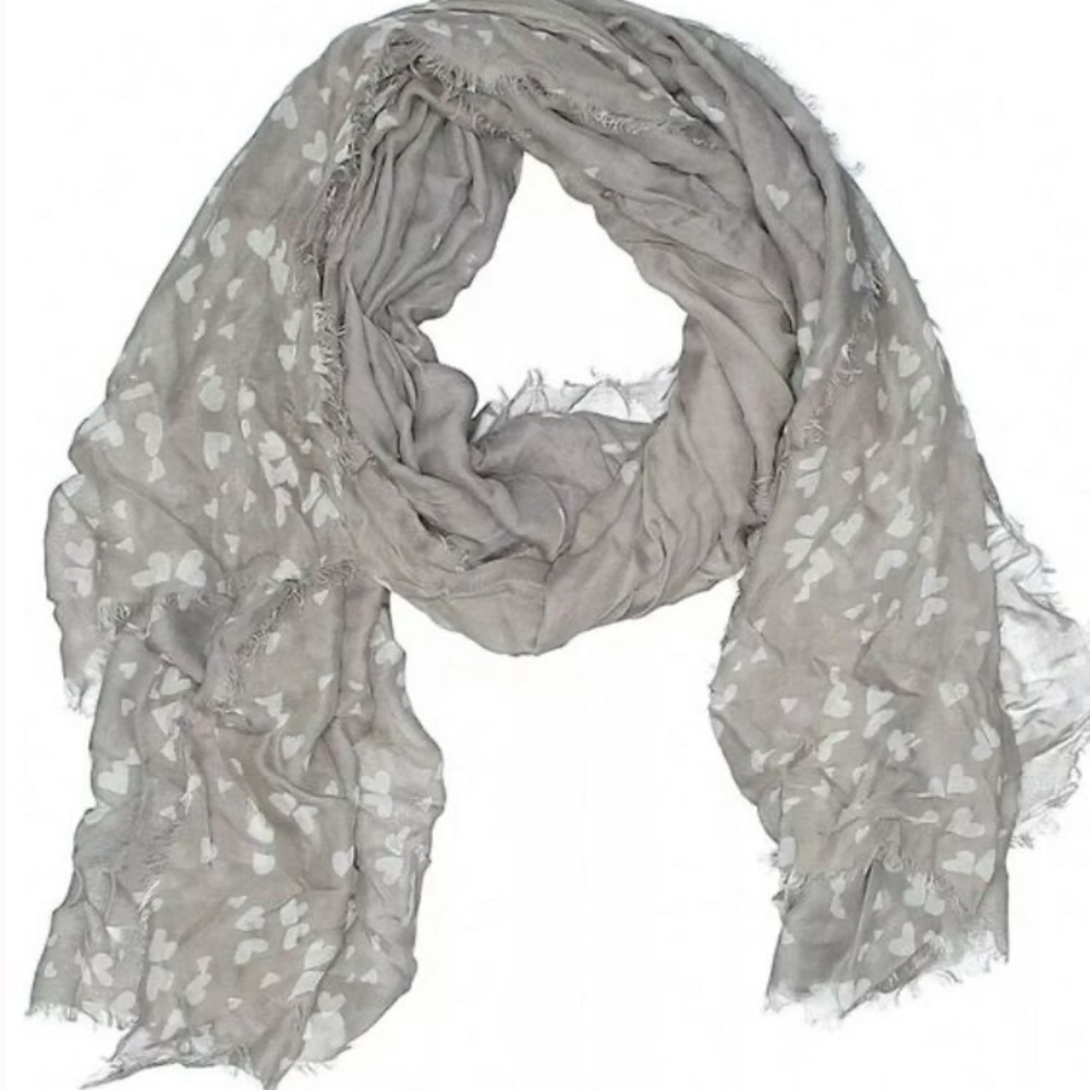 ✨Tilo Scarf Gray with White Hearts NWT✨